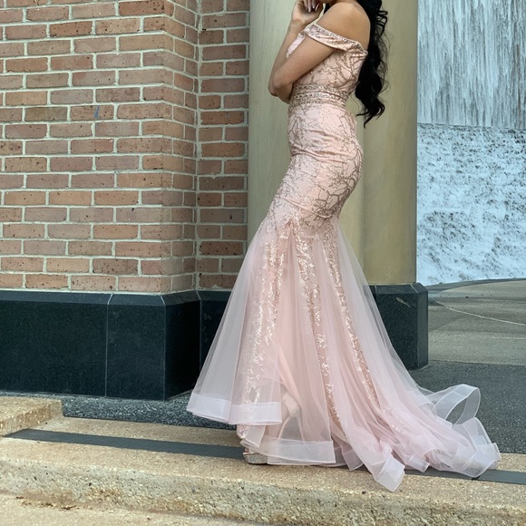 Prom dress originally M but altered to a S - Picture 2 of 8